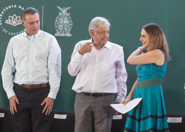 López Obrador pide fortalecer los valores a través de la lectura
