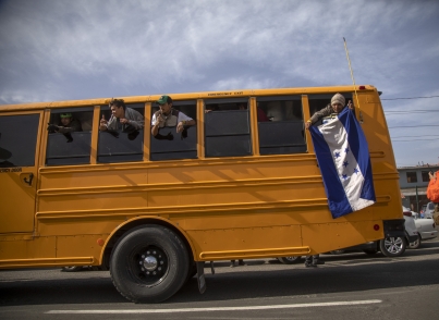 Salen de Puebla siete autobuses con migrantes rumbo a la Ciudad de México