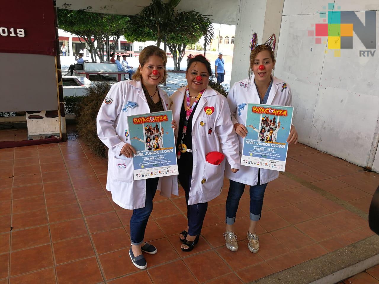 Clowns hospitalarios motivan a pacientes de Coatzacoalcos