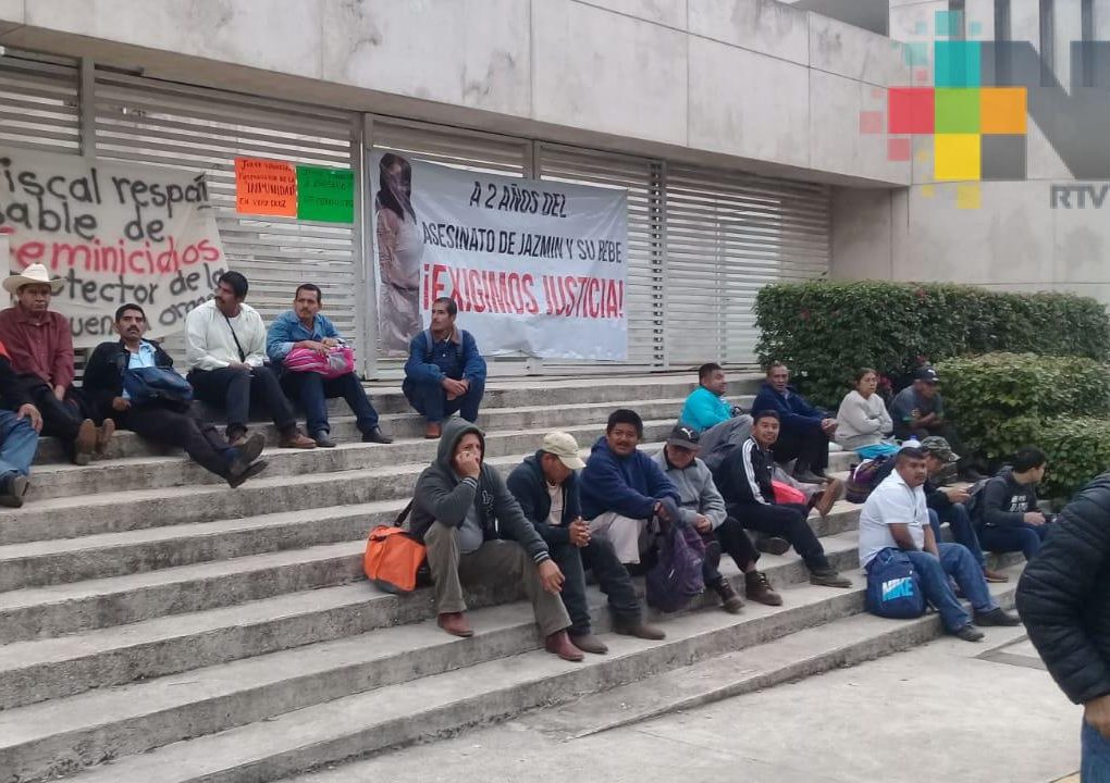 Continúa protesta de habitantes de la sierra de Tatahuicapan en FGE