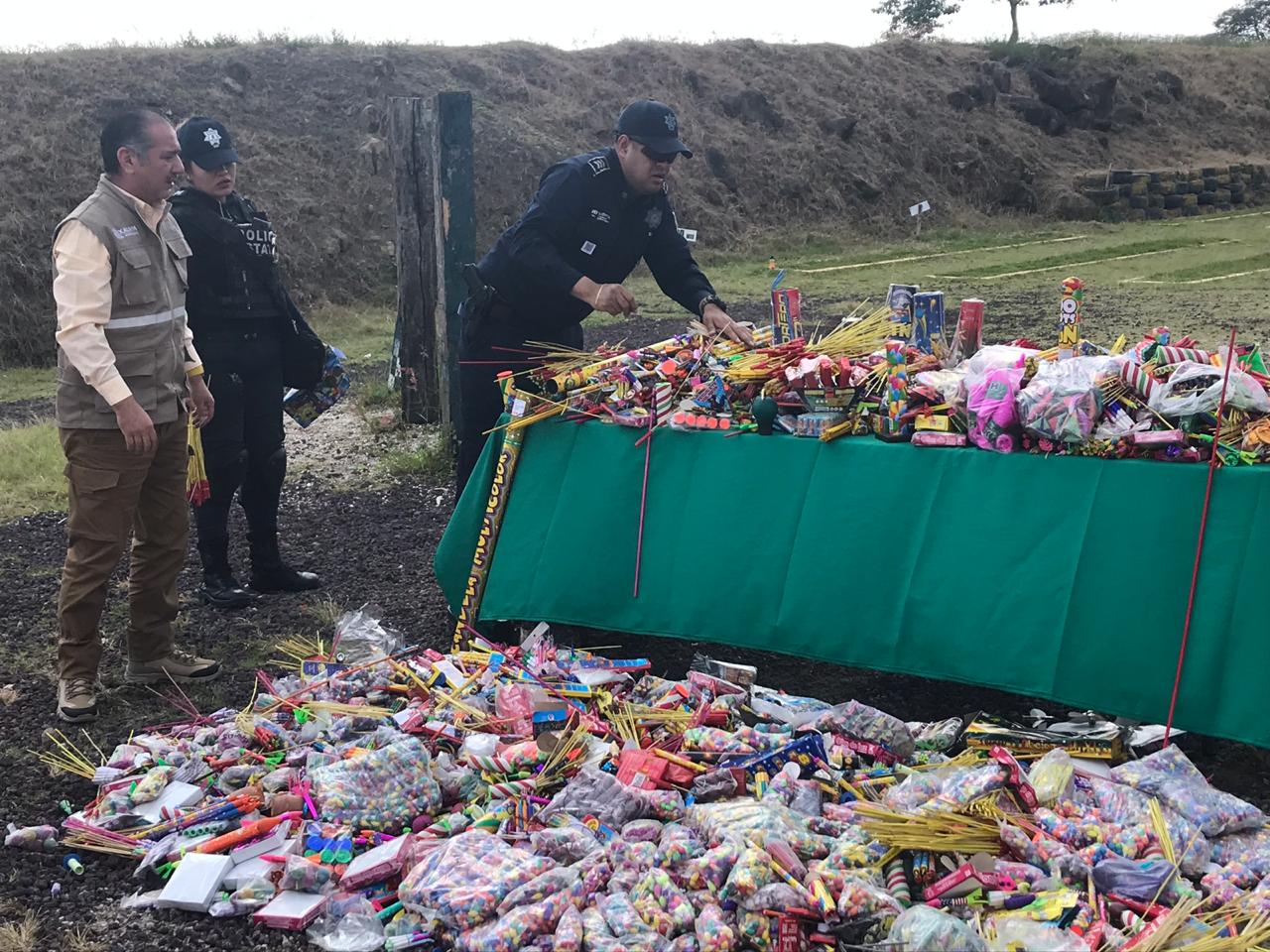 Más de 200 kilos de pirotecnia fue destruida por personal de Protección Civil y Seguridad Pública