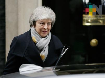 Theresa May viaja a Irlanda del Norte en busca de respaldo para el Brexit