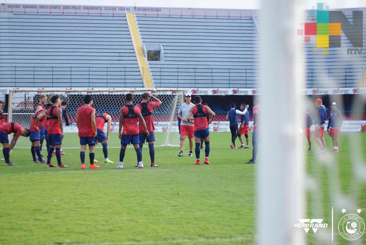 Los Tiburones Rojos volvieron al puerto y ya piensan en Chivas