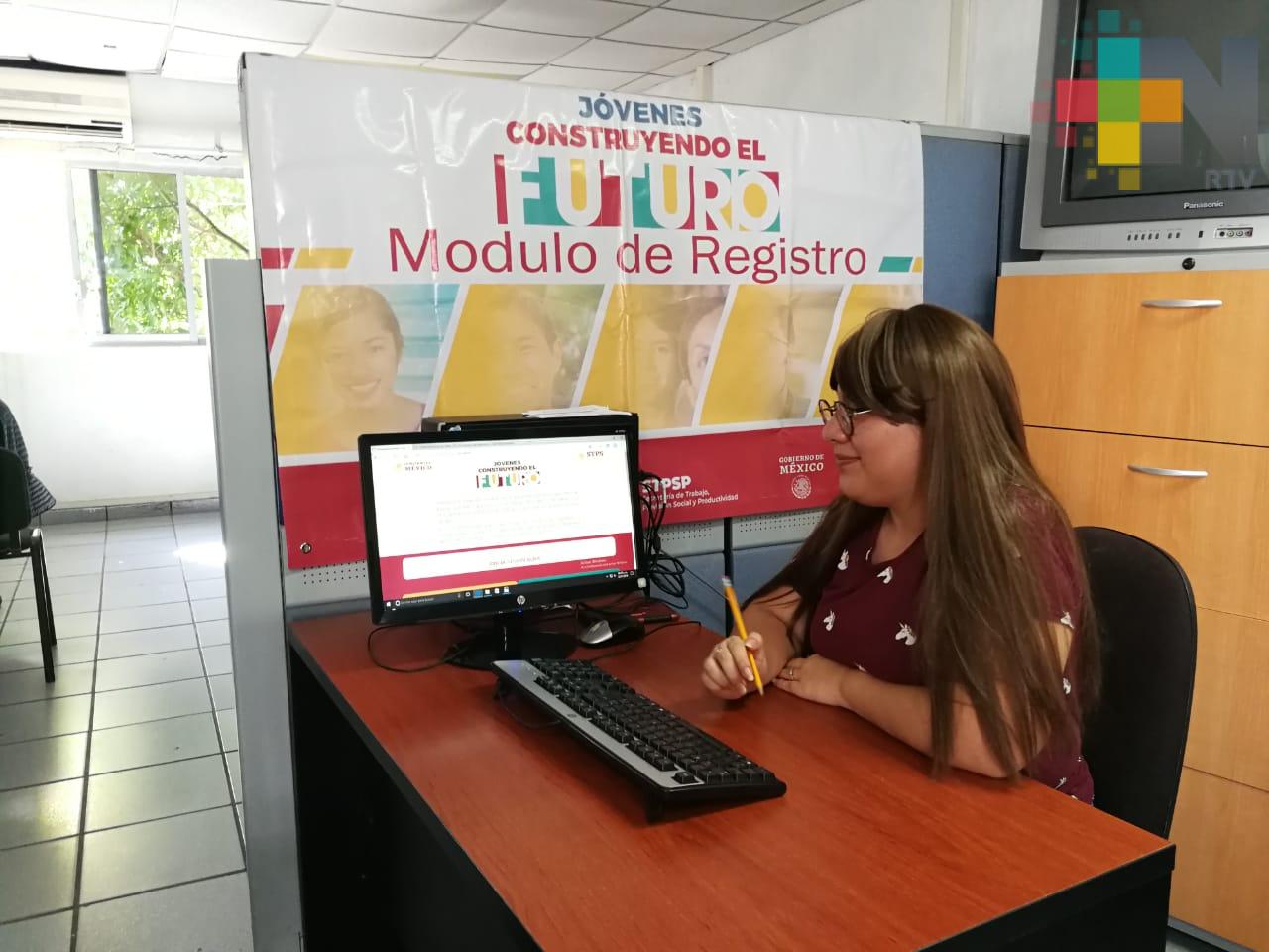 En Coatzacoalcos instalan módulo para el programa “Jóvenes Construyendo el Futuro”.