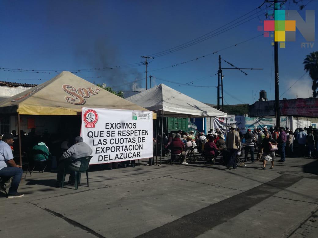 Llaman a no hacer compras de panico de azúcar ante bloqueo de cañeros