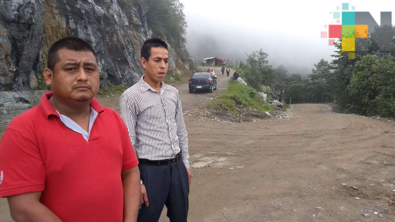 Otomíes solicitan pavimentar camino de Huayacocotla-Texcatepec