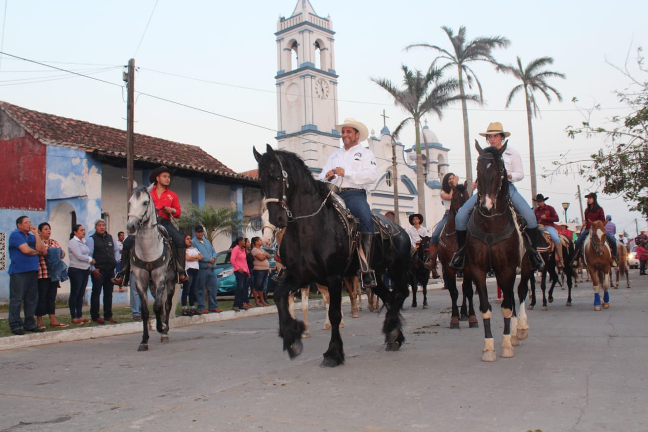 Con colorida cabalgata iniciaron las festividades de la Virgen de la Candelaria en Tlacotalpan