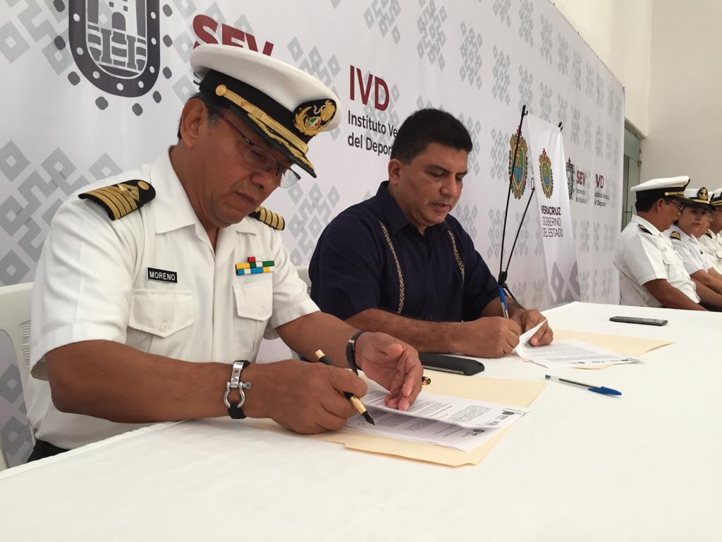 Firman Convenio IVD y Escuela Náutica Mercante