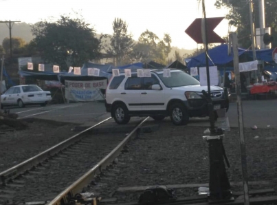 Docentes de Michoacán liberan vías ferroviarias 