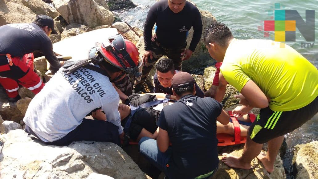 Rescatan a familia de ahogarse en playas de Coatzacoalcos