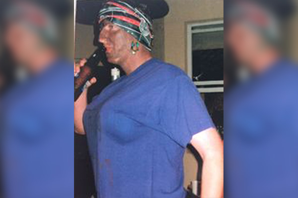 Renuncia a su cargo funcionario en Florida por fotos irrespetuosas