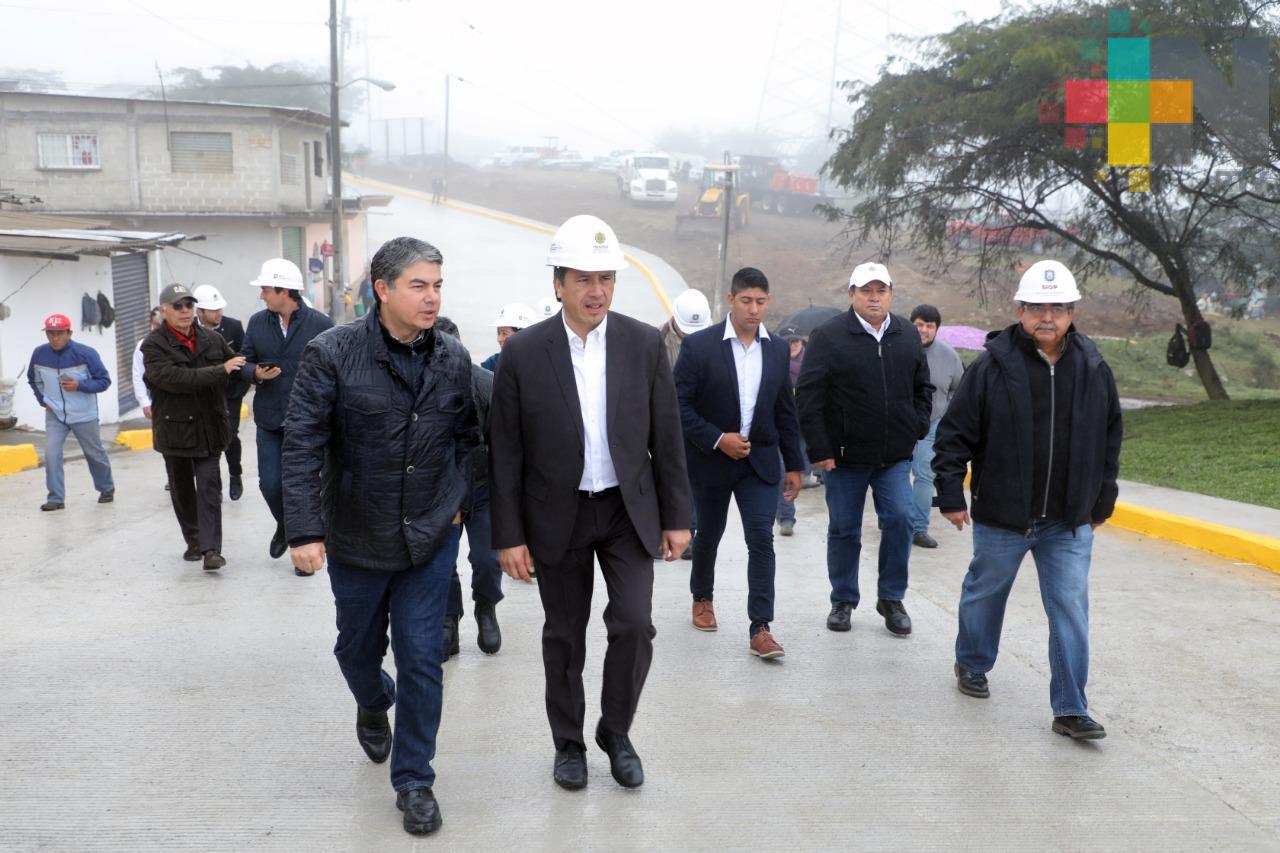 Inaugura el Gobernador calle de colonia Fraternidad Antorchista en Xalapa