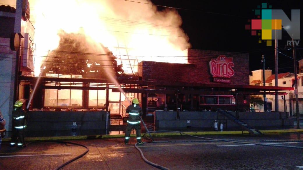 Sin lesionados en incendio de taquería, en Boca del Río