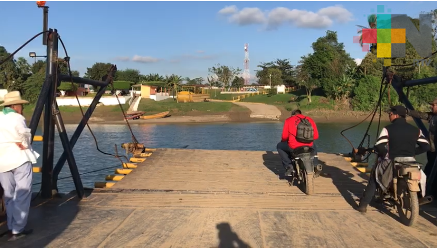 Panga Ferry de Tlacojalpan, singular medio de transporte en Río Papaloapan