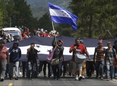 Inicia caravana de hondureños hacia EUA, detienen a supuesto organizador