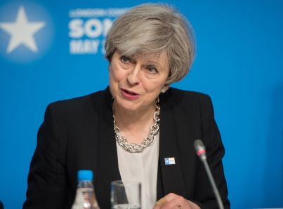 May reclama apoyo para superar moción de censura y resolver Brexit