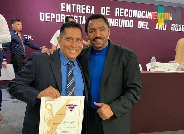 Premio Guerrero Azteca para Carlos Paniagua