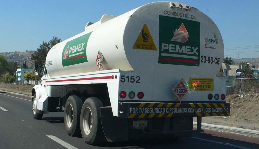 Escoltan 10 pipas con combustible de Veracruz a Puebla, Pachuca y CDMX
