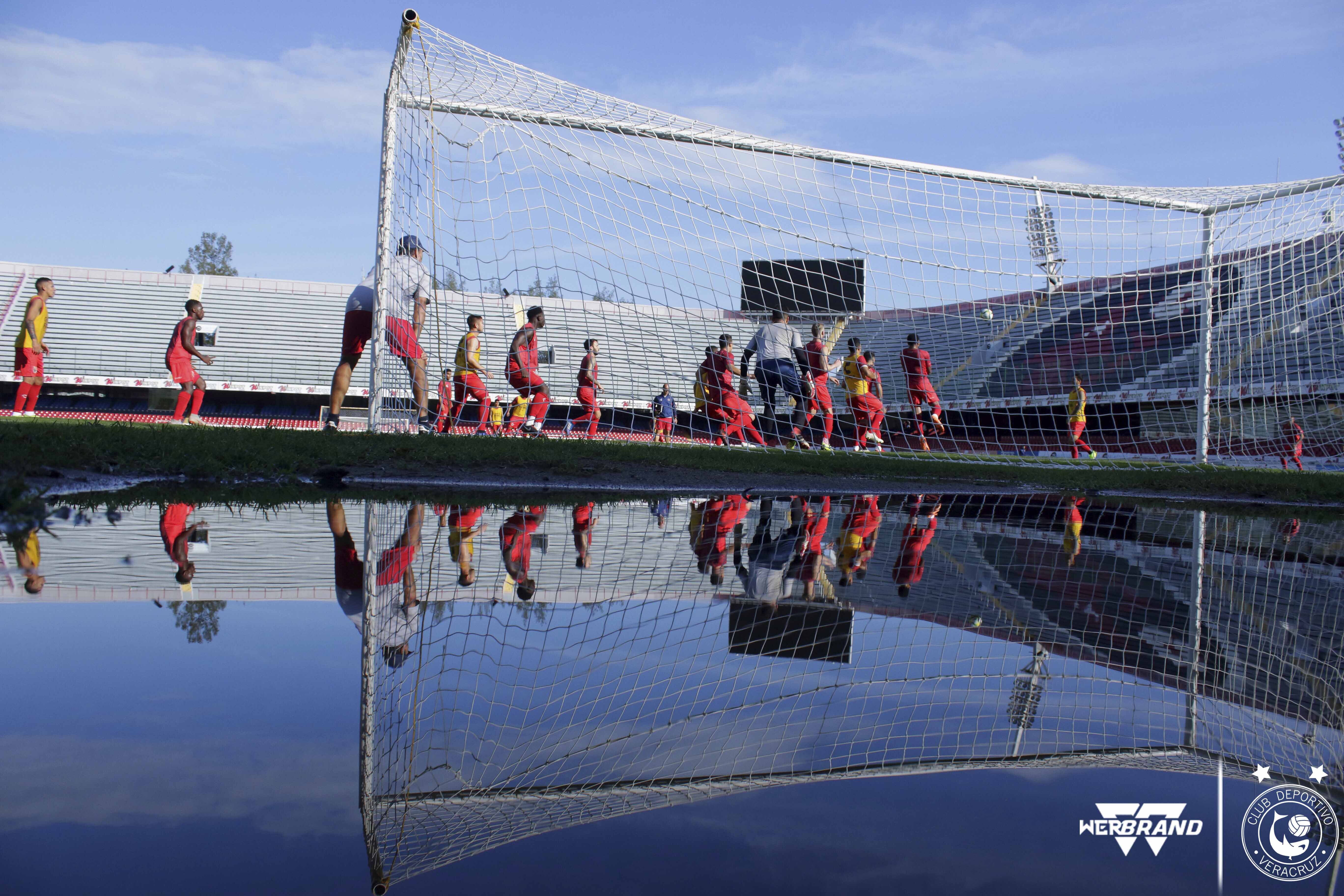 Tiburones Rojos cerraron preparación para visitar a los Mineros