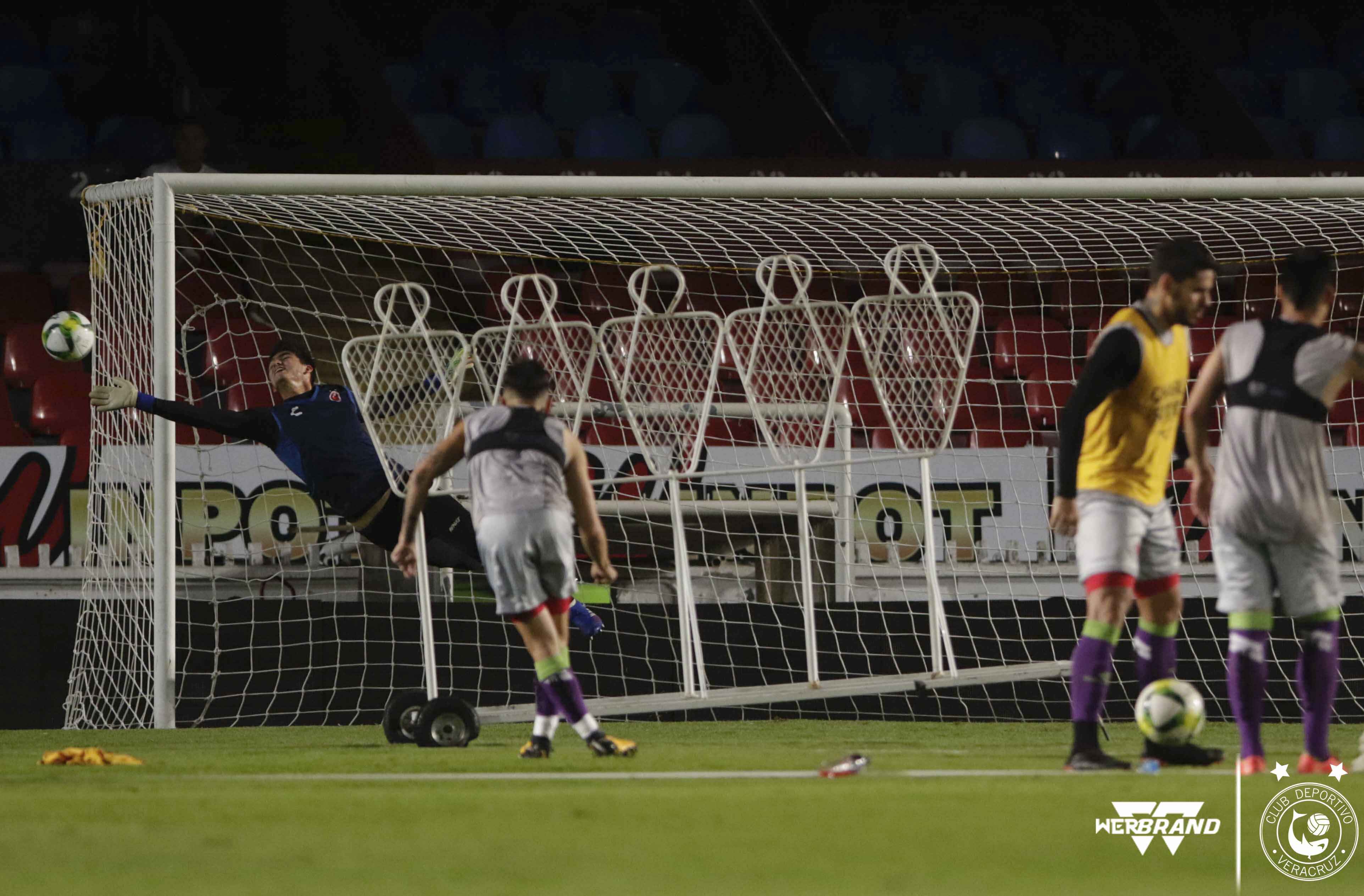 Tiburones Rojos con la pólvora mojada ante Puebla