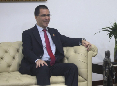 Venezuela cuestiona que gobiernos no democráticos exijan elecciones