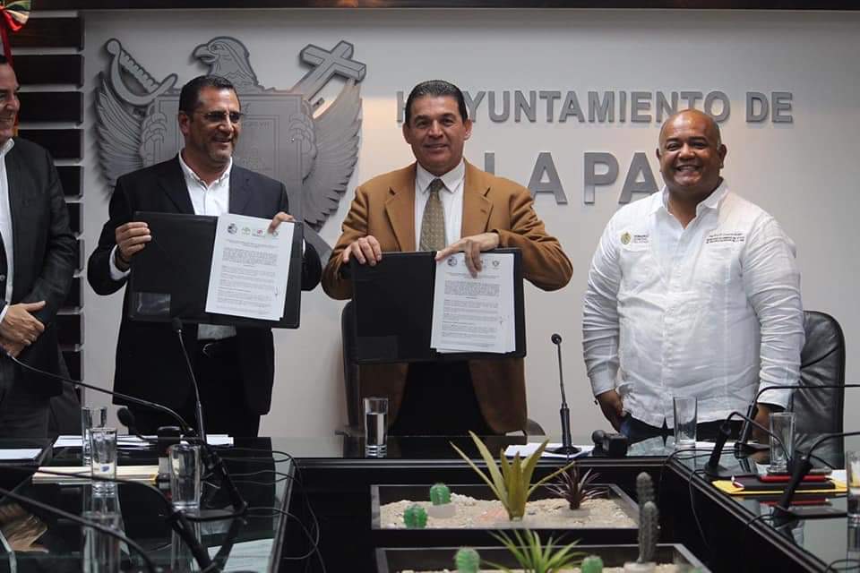 Firman pacto de hermanamiento Alvarado y La Paz; atestigua Eric Cisneros