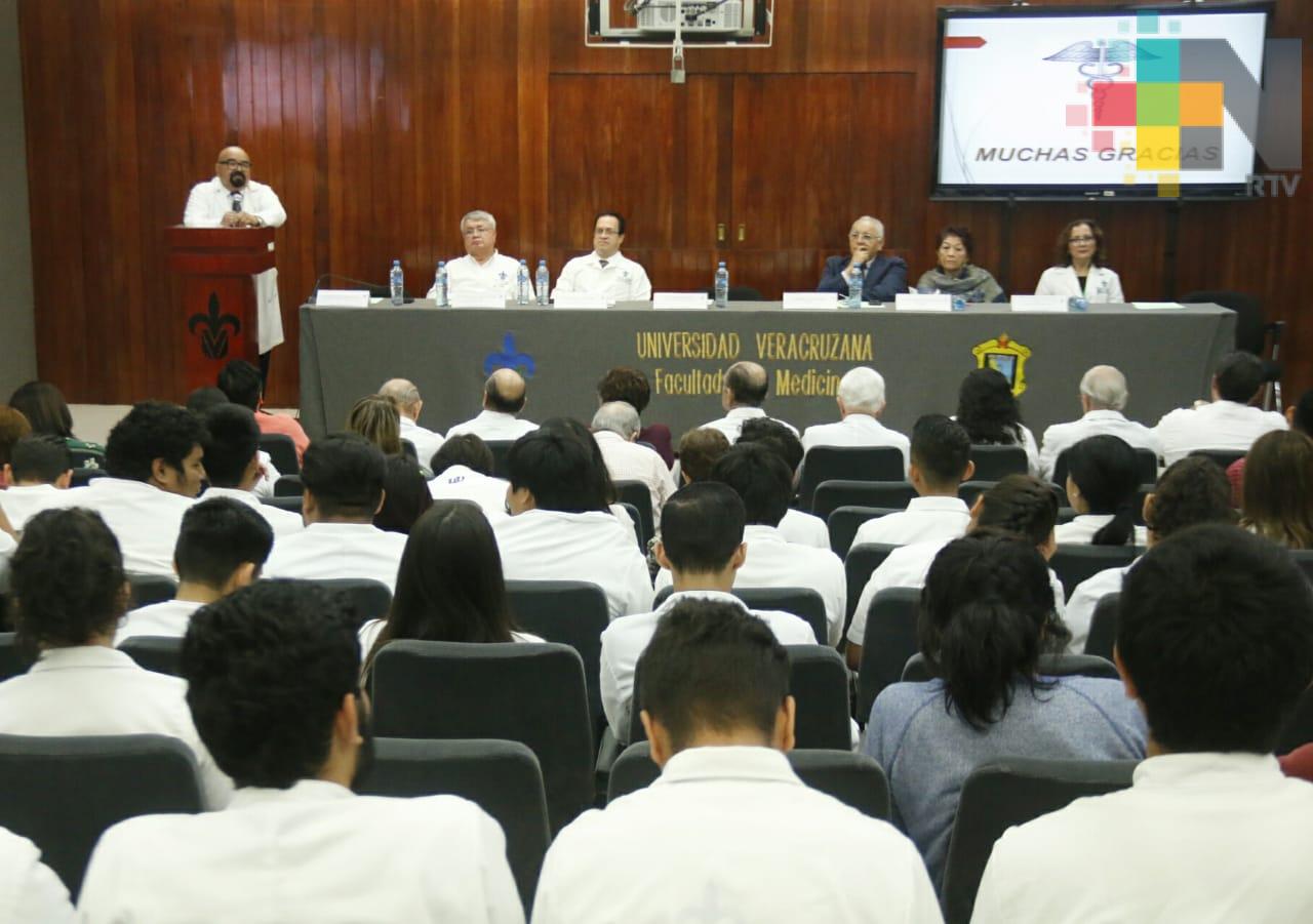 Participa SS en 67º aniversario de la Facultad de Medicina UV