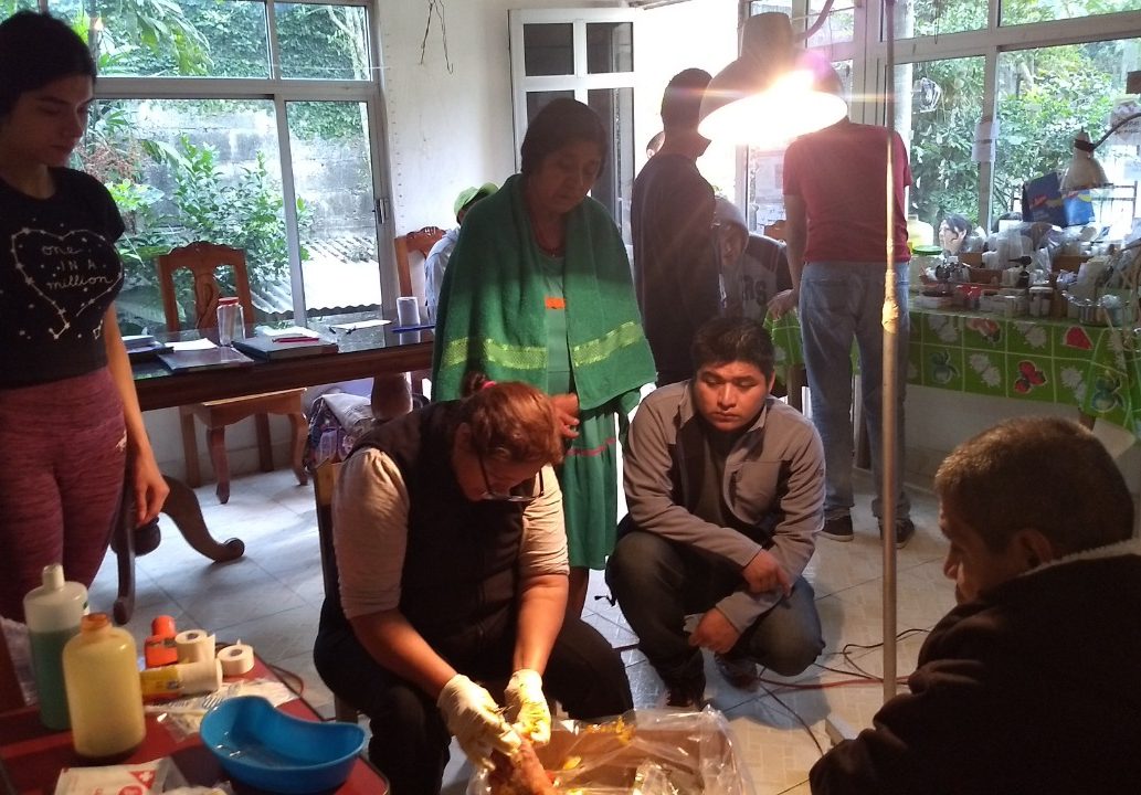 Cada semana, grupo de médicos realiza labor social con indígenas nahuas de Zontecomatlán