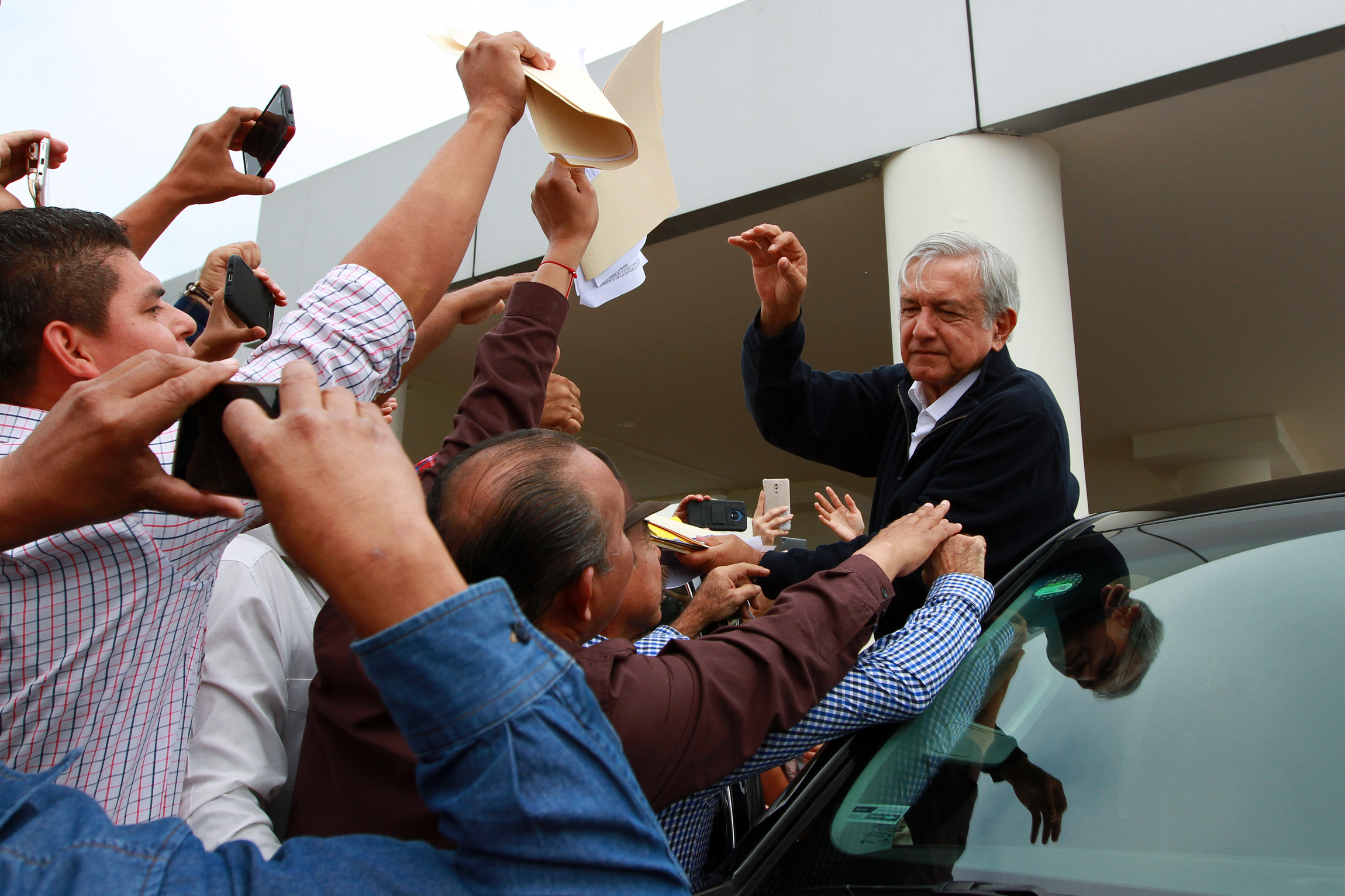 Inicia López Obrador gira de trabajo en el sur