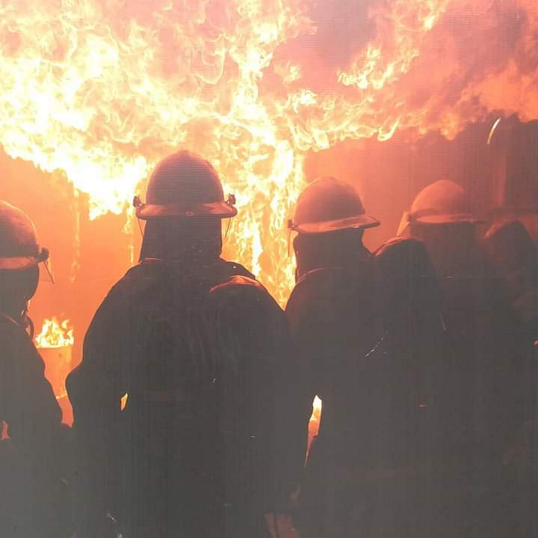 SEMAR capacita a personal contra incendio