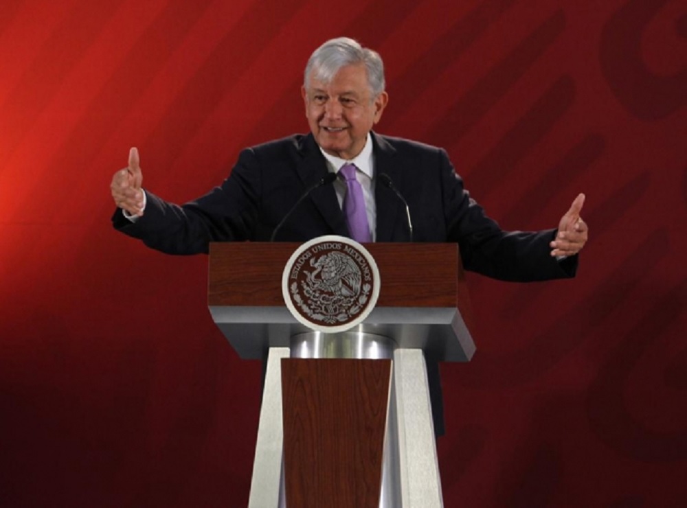 Gobierno de México hará de Pemex una empresa productiva, afirma López Obrador
