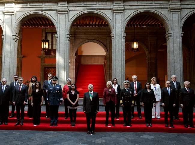 López Obrador y su gabinete analizan programas prioritarios