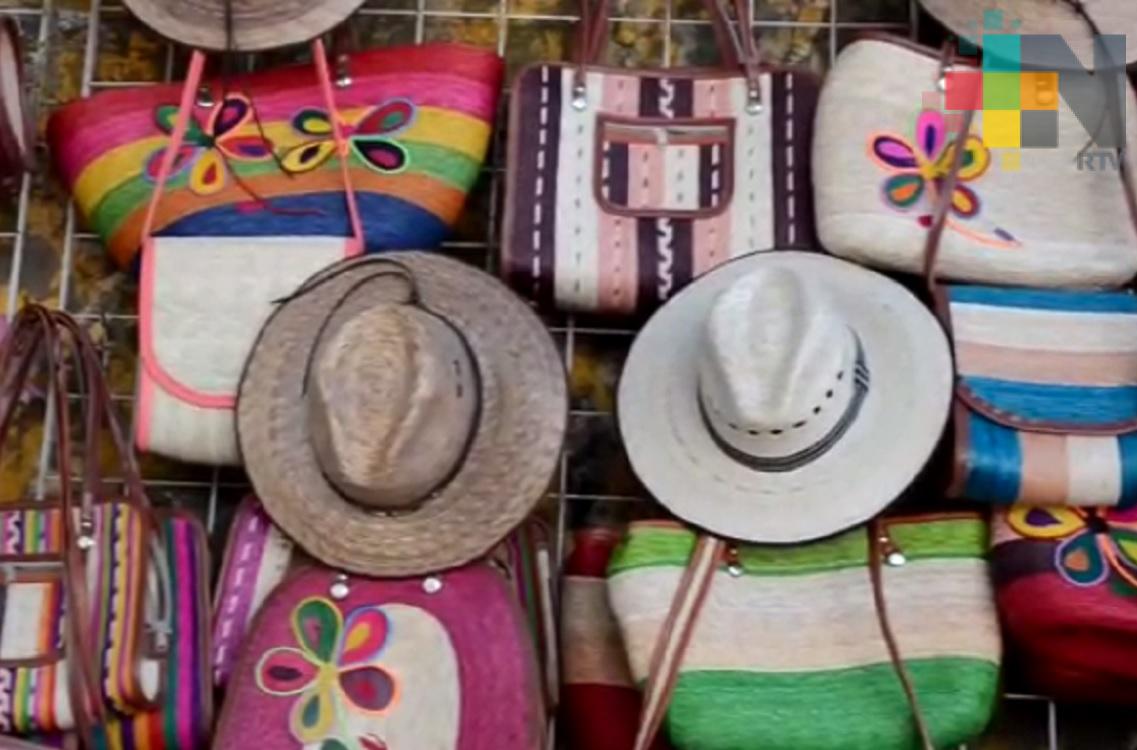 Artesanos indígenas invitan a turistas adquirir sus productos
