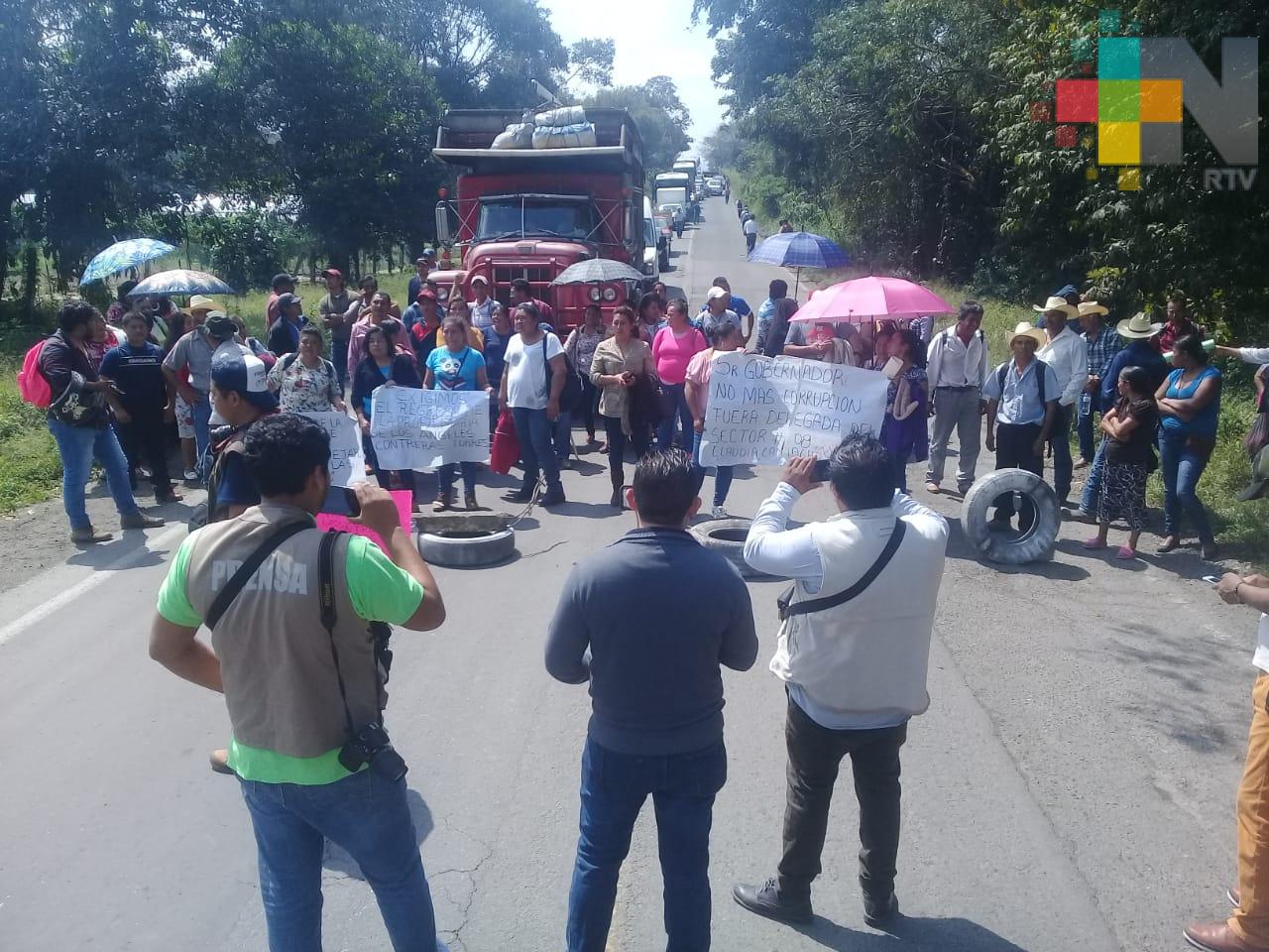 Tras acuerdo, padres de familia liberan carretera Martínez-Tlapacoyan
