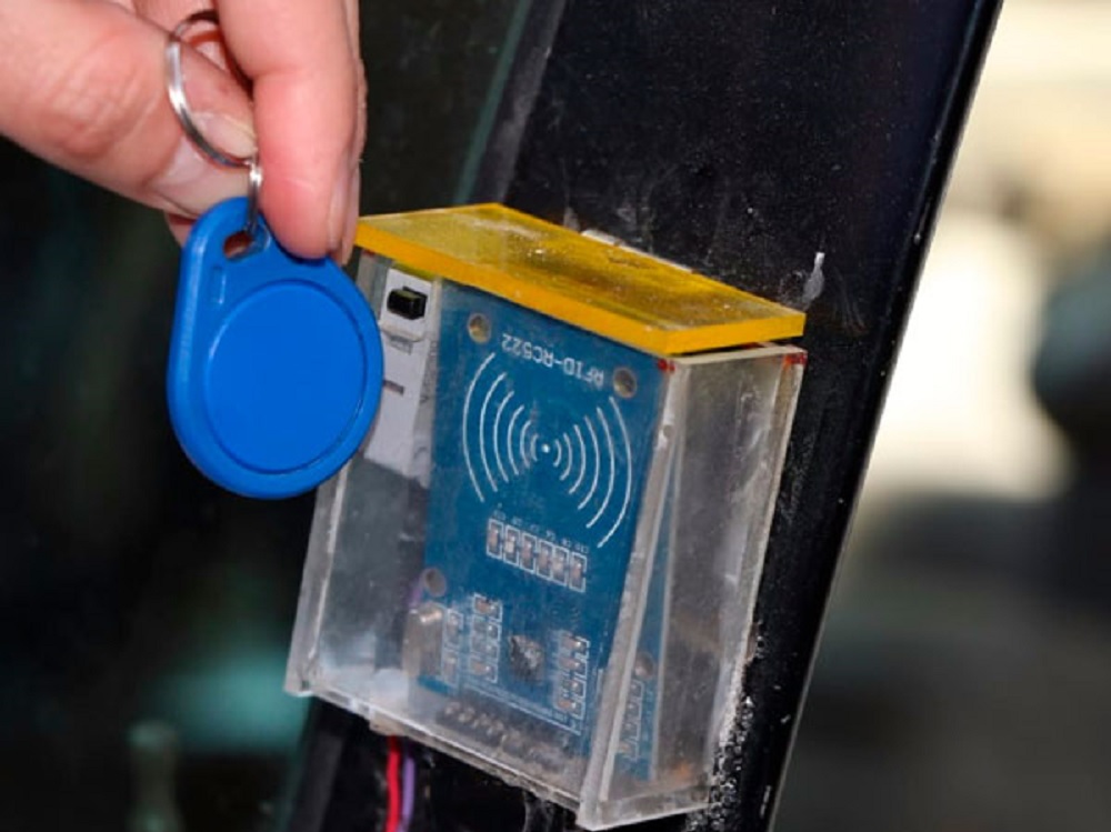 Crea IPN dispositivo para ingresar al automóvil con la voz