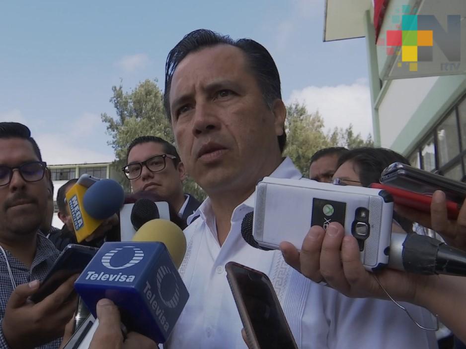 Gobernador de Veracruz pide a fiscal concluya investigaciones sobre feminicidios