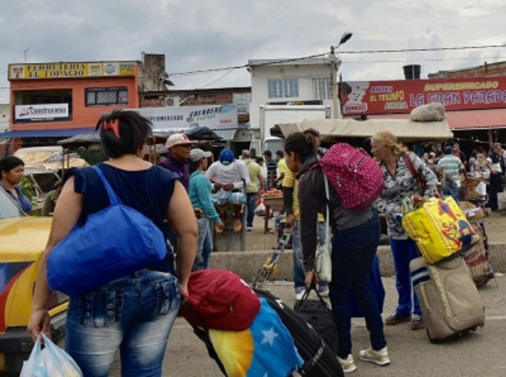 Desalojan unas 200 familias venezolanas en Colombia
