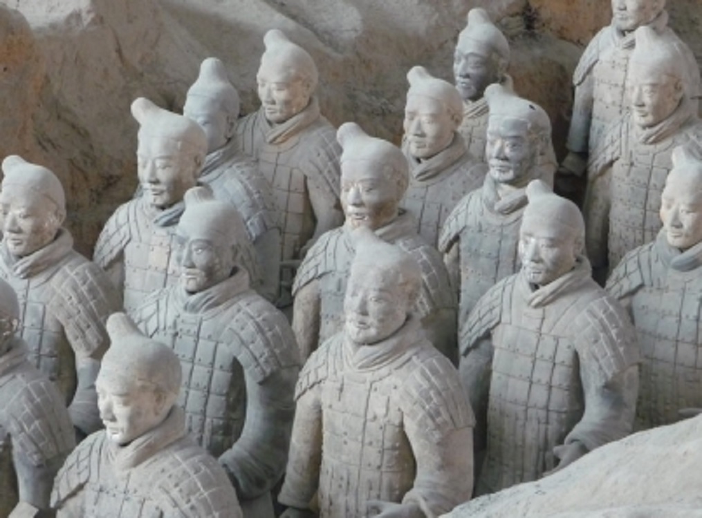 Descubren figuras de terracota pintadas de la Dinastía Han
