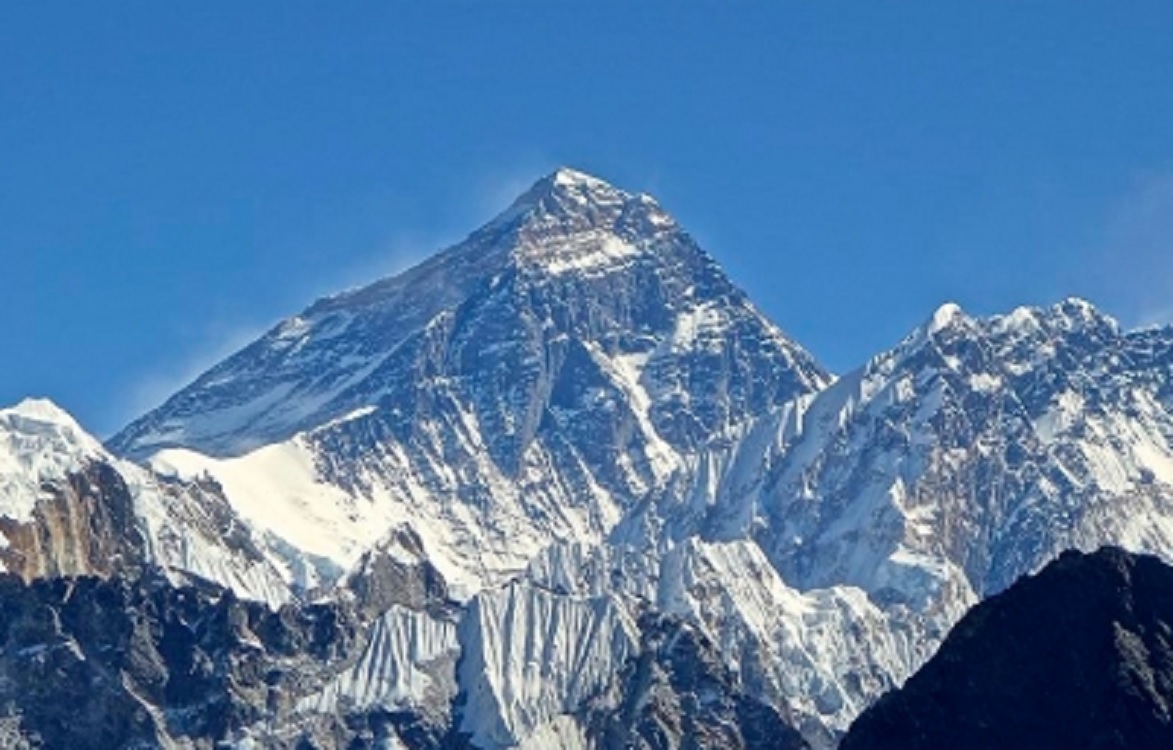 Por basura cierran acceso al Everest en el lado chino