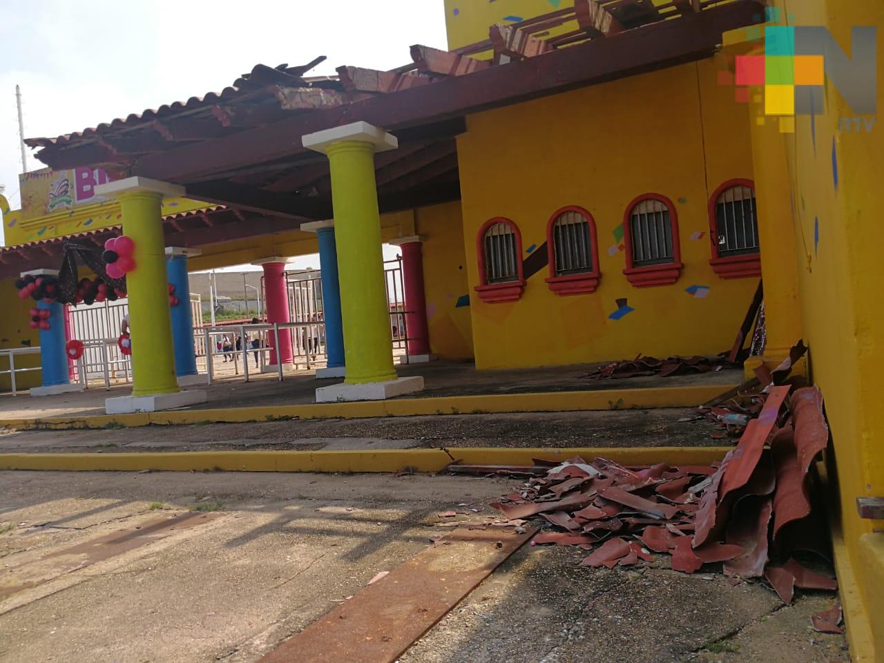 Supervisan rehabilitación de recinto ferial en Coatzacoalcos