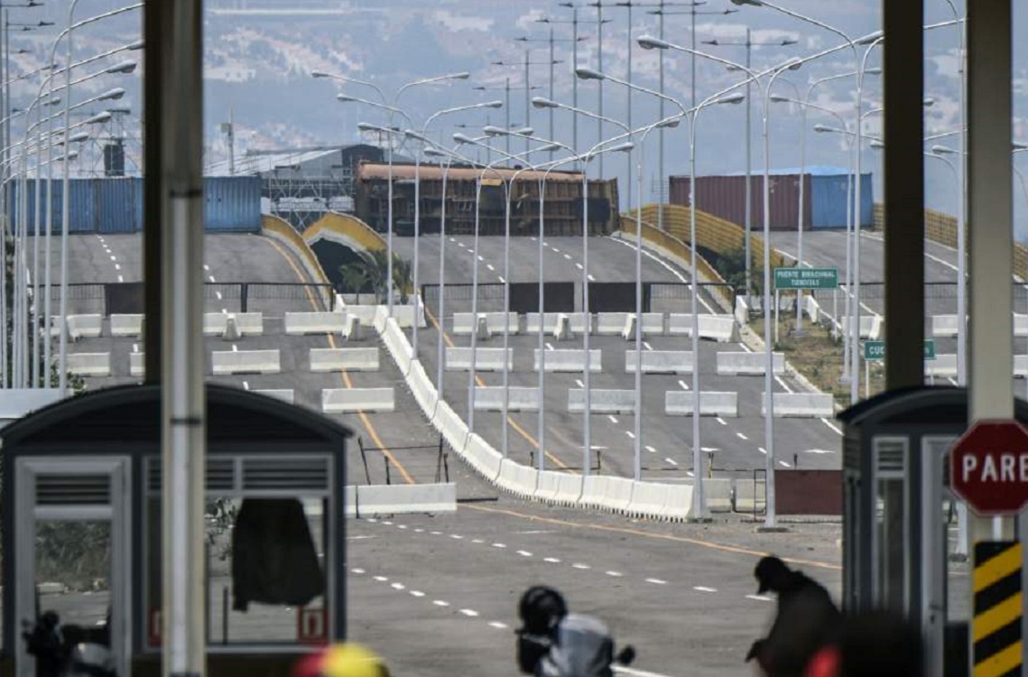 Desertan soldados venezolanos en medio de tensión en pasos fronterizos