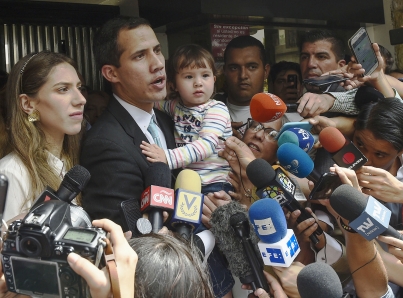 Pide Guaidó ante oposición que militares permitan «corredor humanitario»