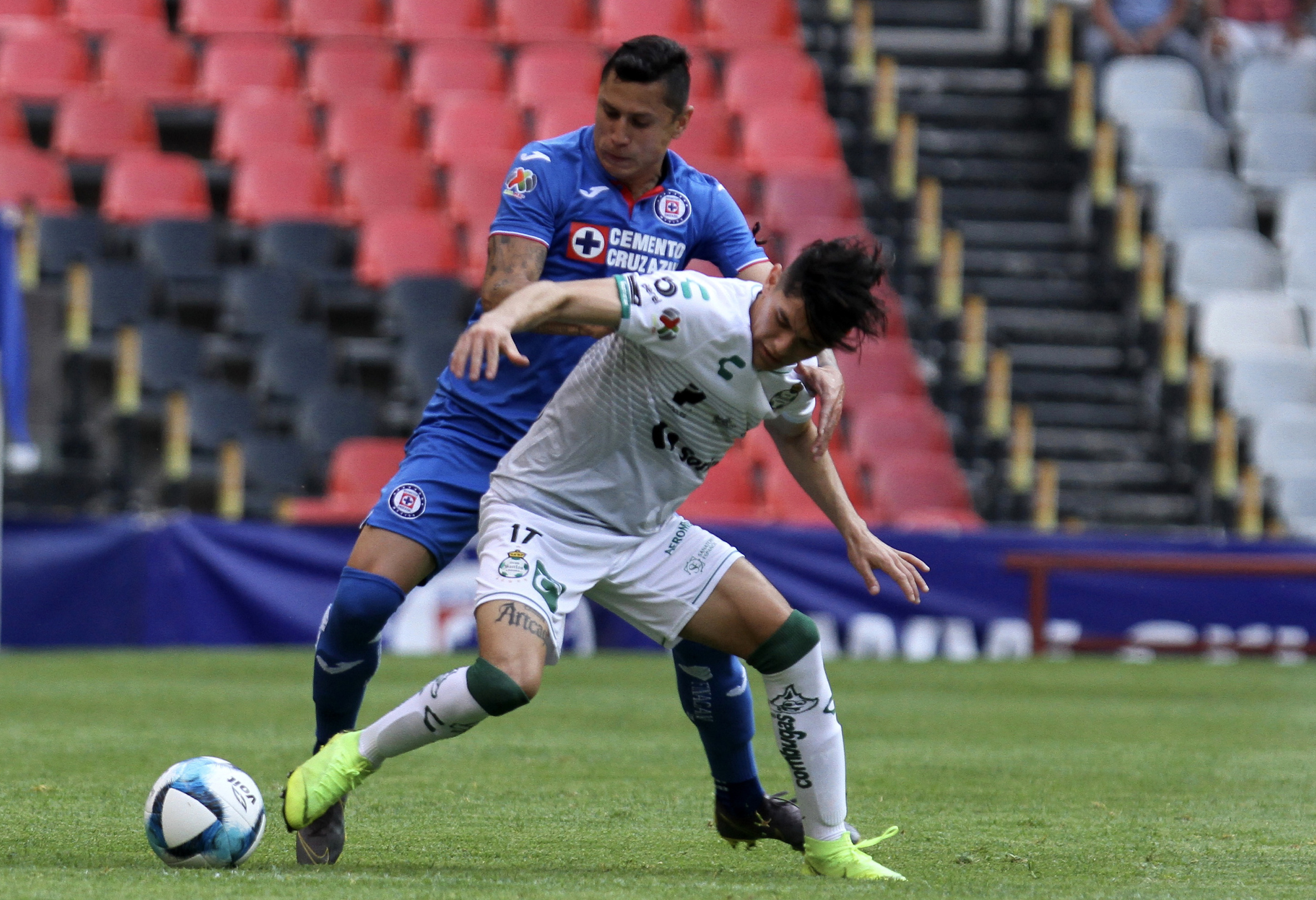 Santos aprovechó errores del rival y venció 2-1 a Cruz Azul