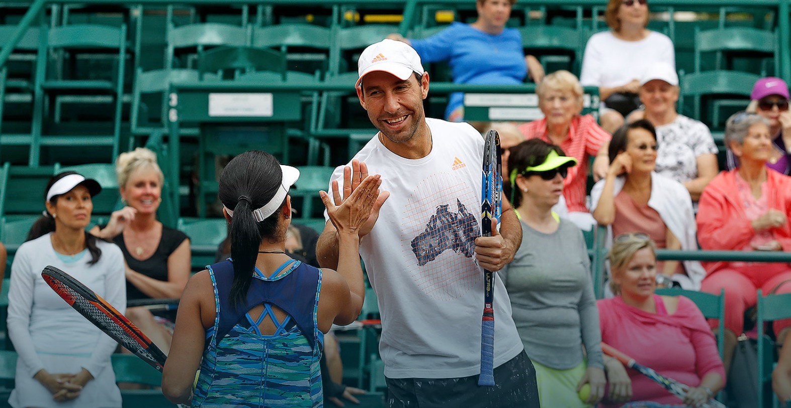 Tenista Santiago González avanza en dobles mixtos de Roland Garros