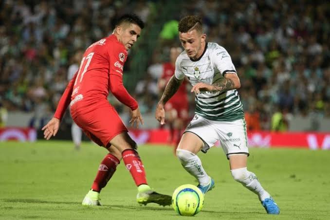 Santos golea 4-0 a un Toluca que vive un “infierno”