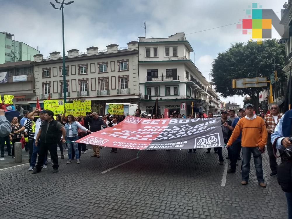 En Xalapa integrantes del SETSUV demandan aumento salarial