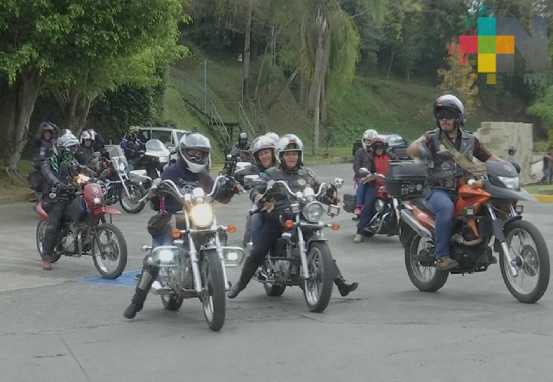 Motociclistas se manifiestan de forma pacífica, exigen reducción en cobro de las casetas de peaje