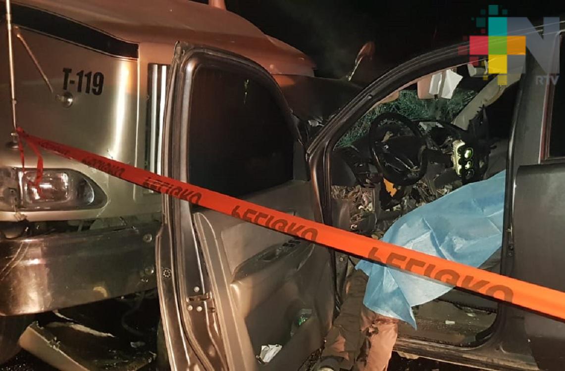 Muere joven tras impactarse con un trailer