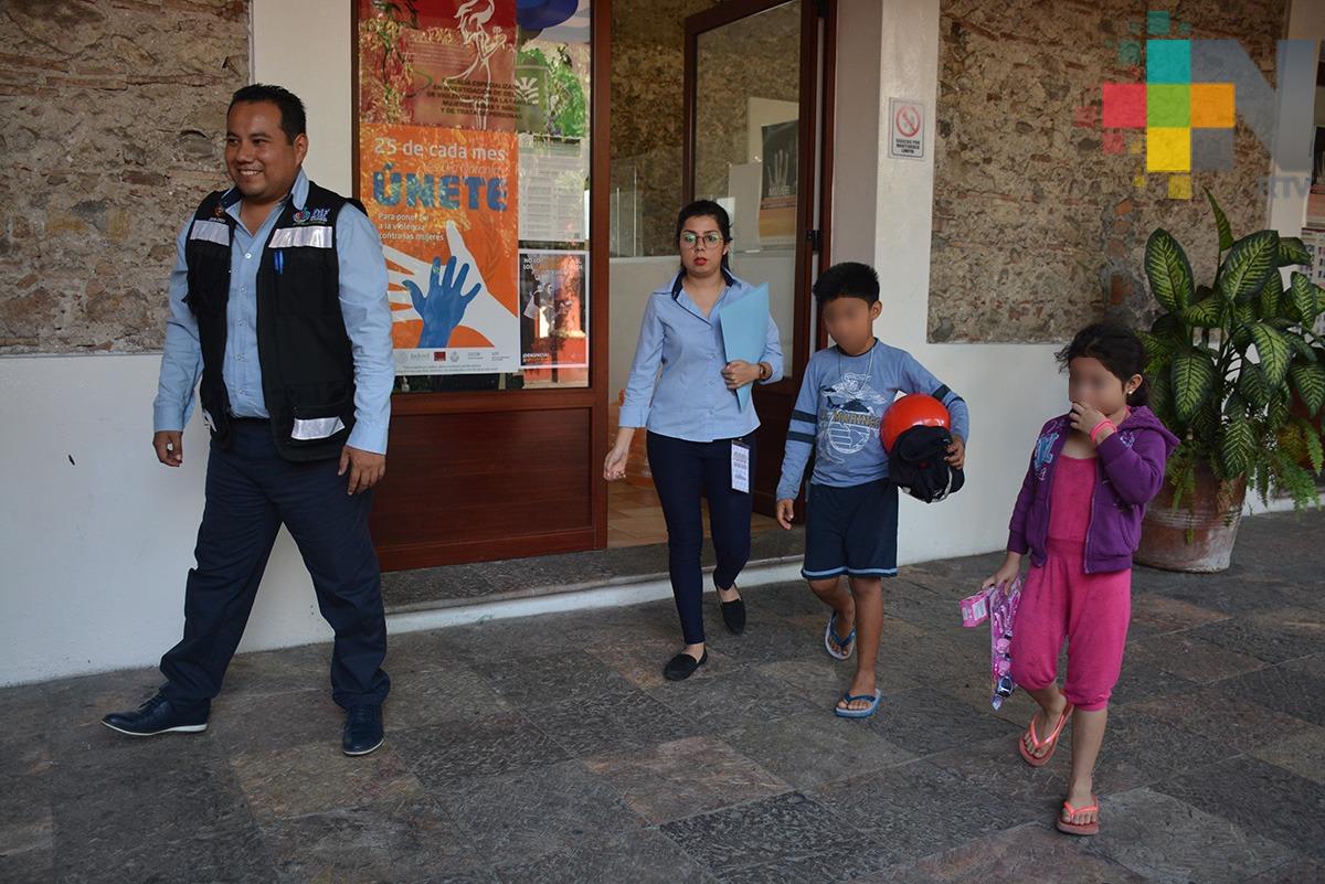 Rescata DIF a dos niños en aparente abandono, en Córdoba