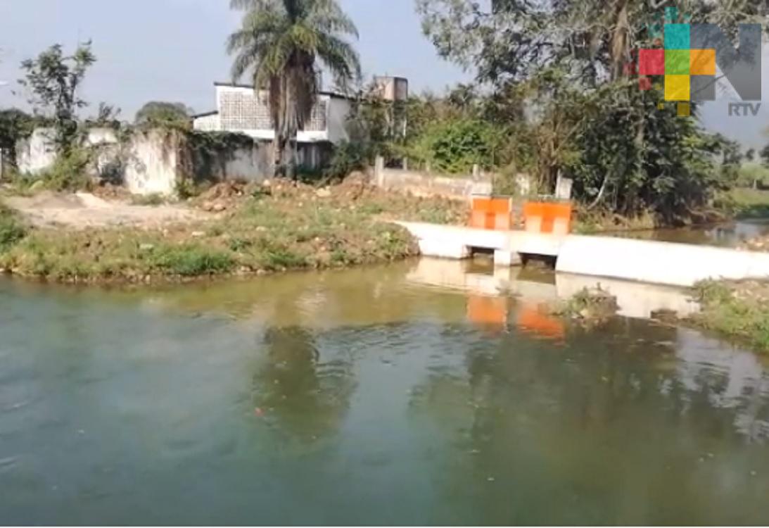 Continúan quejas de vecinos por contaminación en el río Atoyac